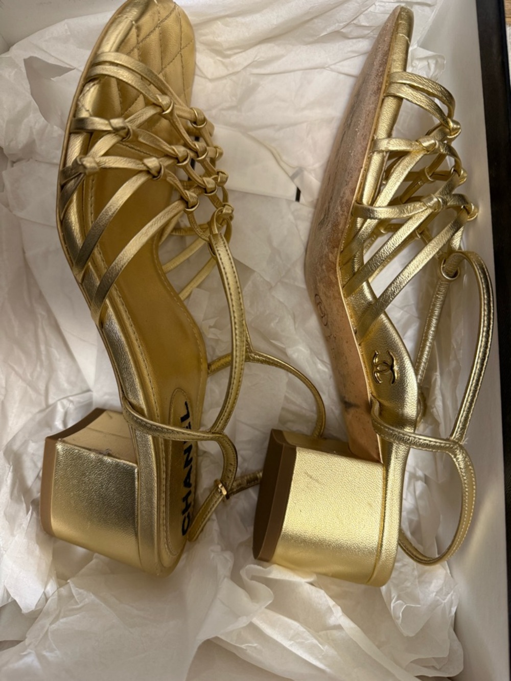 CHANEL gold sandals - Picture 6 of 9